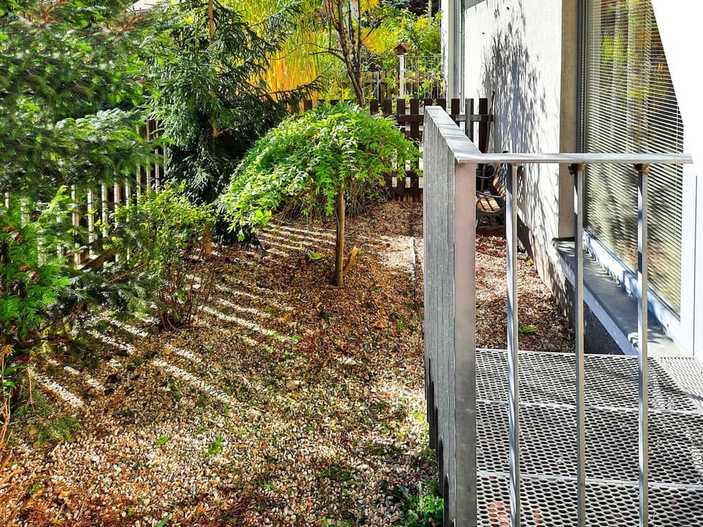 Pronájem prostorného 1+kk s útulnou předzahrádkou