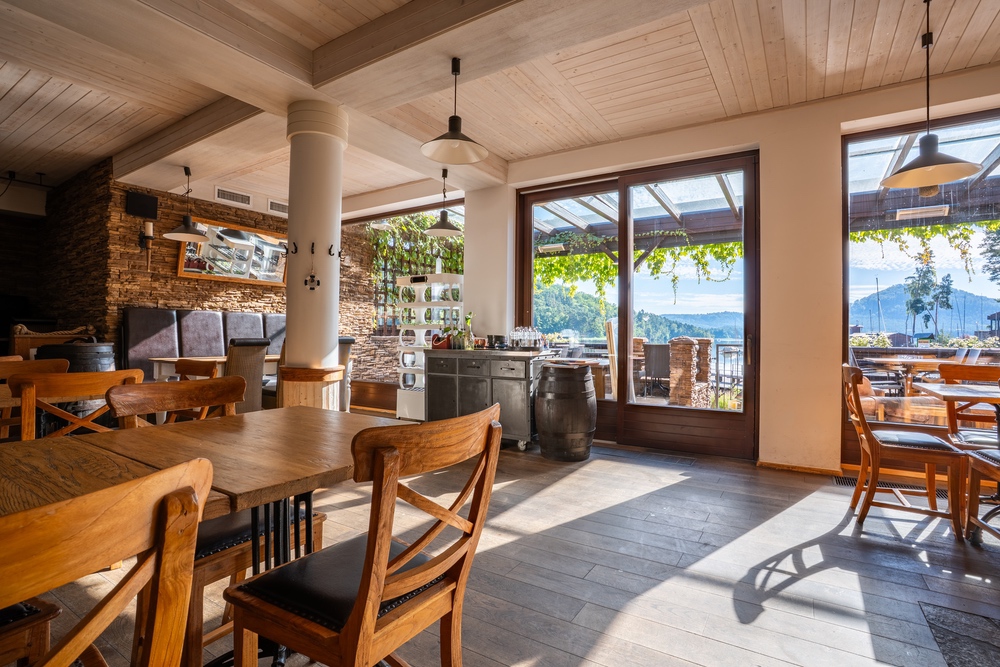 Zařízená Restaurace Nad jezerem, Doksy - Staré Splavy