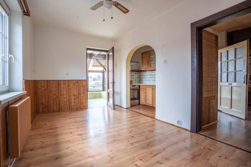 Vícegenerační rodinná vila 320 m² s garáží, bazénem a udržovanou zahradou