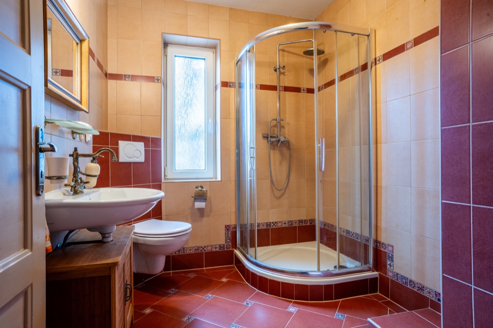 Vícegenerační rodinná vila 320 m² s garáží, bazénem a udržovanou zahradou