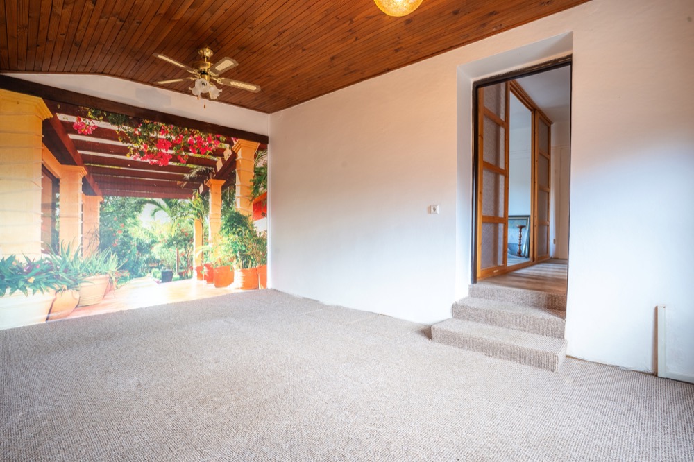 Vícegenerační rodinná vila 320 m² s garáží, bazénem a udržovanou zahradou