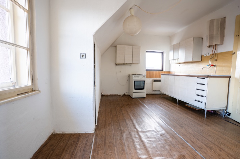 Vícegenerační rodinná vila 320 m² s garáží, bazénem a udržovanou zahradou