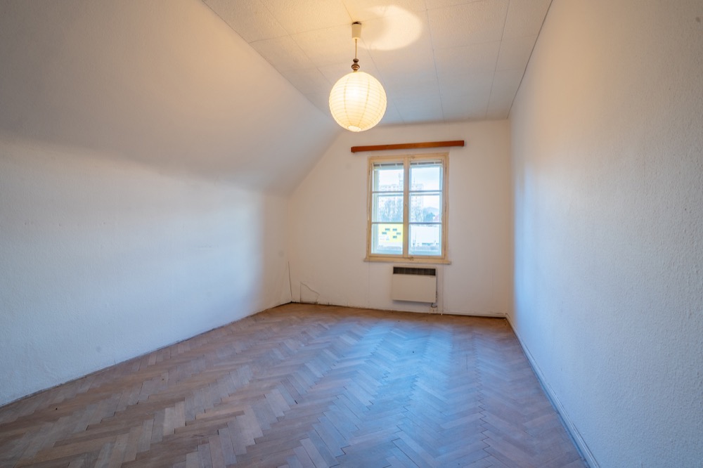 Vícegenerační rodinná vila 320 m² s garáží, bazénem a udržovanou zahradou