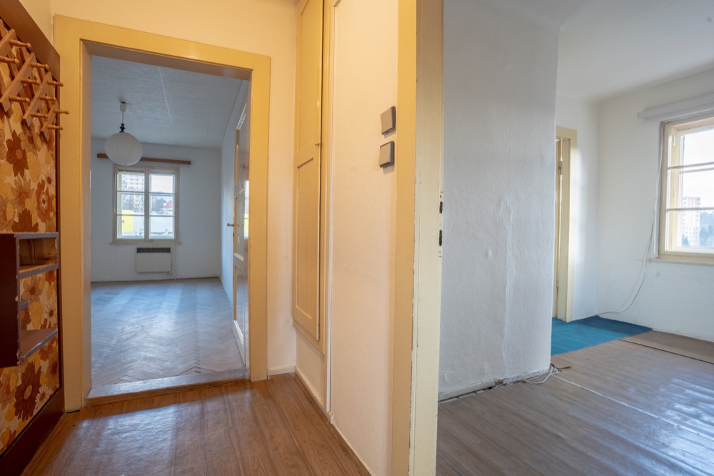 Vícegenerační rodinná vila 320 m² s garáží, bazénem a udržovanou zahradou