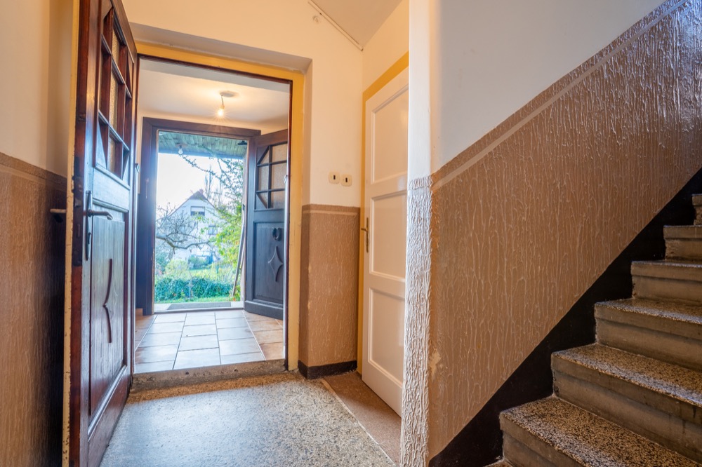 Vícegenerační rodinná vila 320 m² s garáží, bazénem a udržovanou zahradou