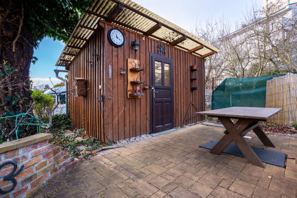 Vícegenerační rodinná vila 320 m² s garáží, bazénem a udržovanou zahradou