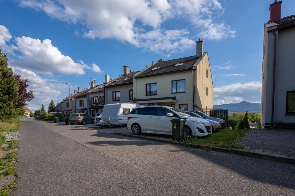 Vícegenerační rodinný dům 300 m² s garáží, zahradou a nerušeným výhledem na Ještěd