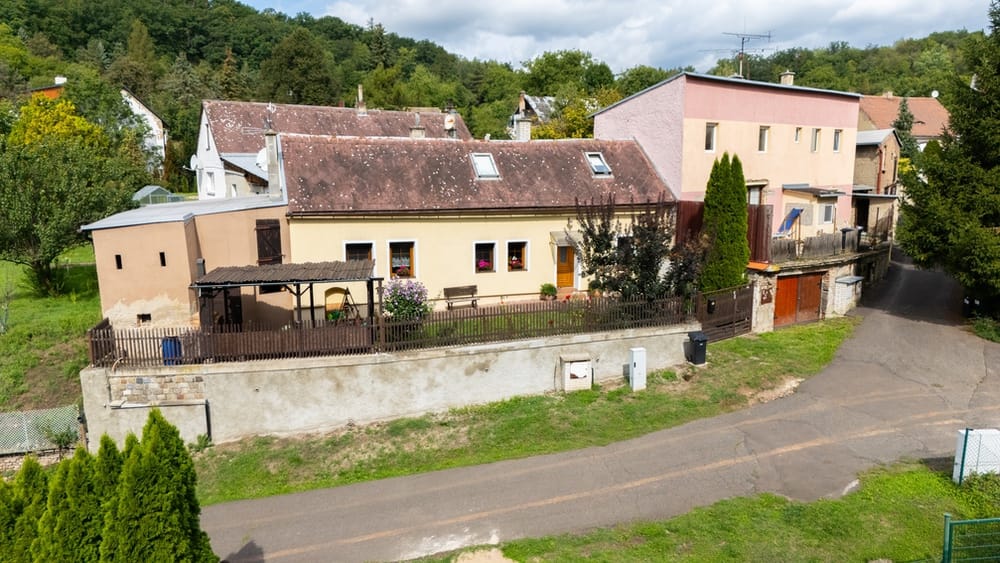 Rodinný dům 3+1 v klidné části Sezemic, Rtyně nad Bílinou