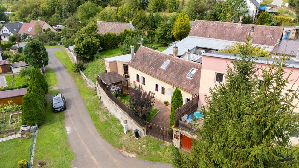 Rodinný dům 3+1 v klidné části Sezemic, Rtyně nad Bílinou