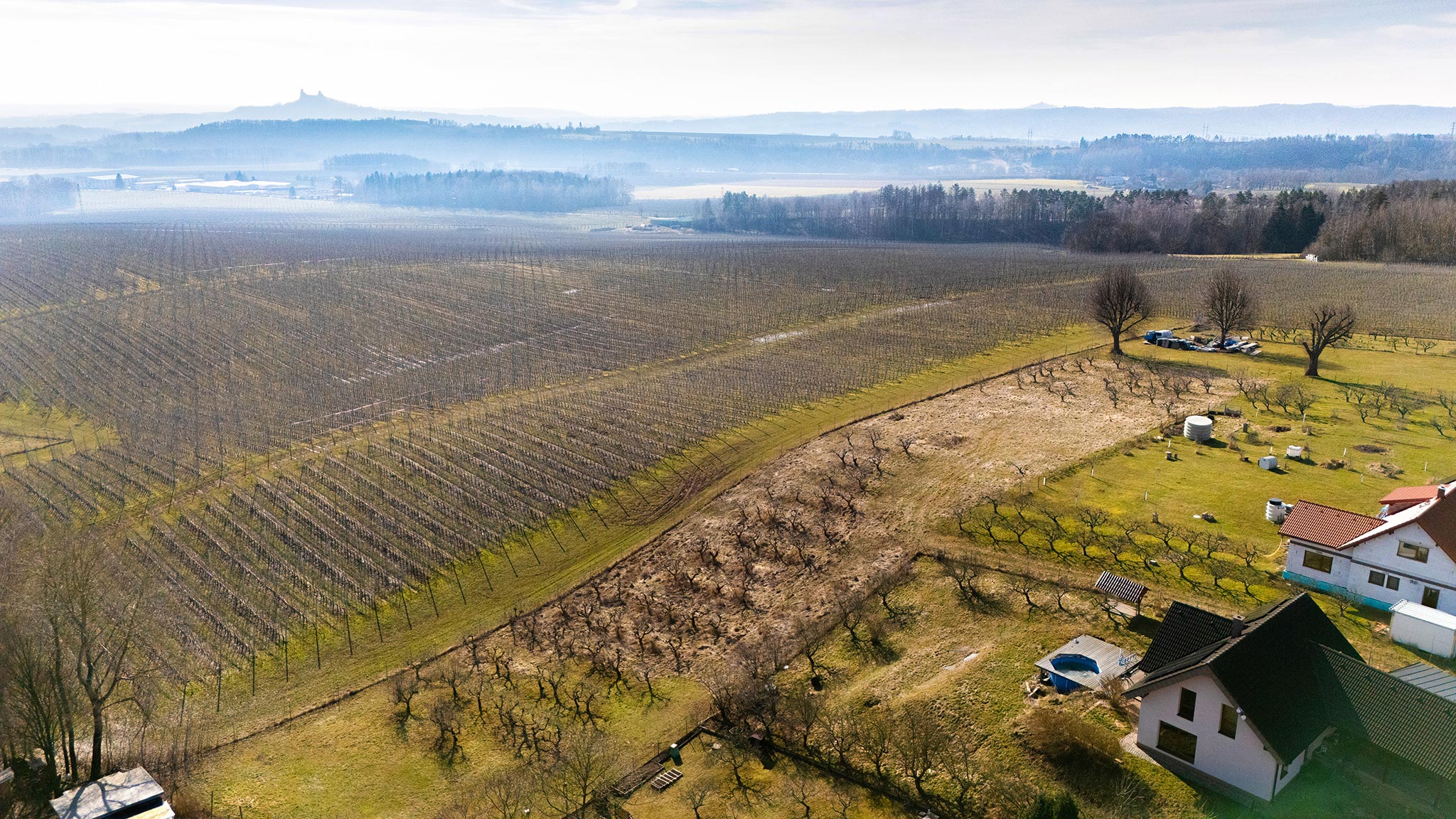 Stavební pozemek 5316 m² v obci Tatobity na úpatí nejvyšší hory Českého ráje Kozákova