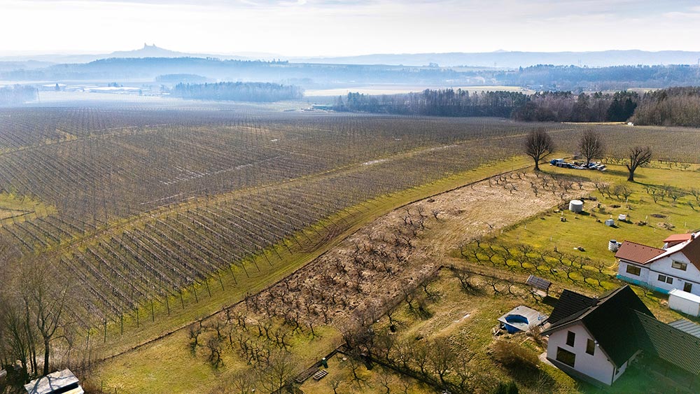 Stavební pozemek 5316 m² v obci Tatobity na úpatí nejvyšší hory Českého ráje Kozákova