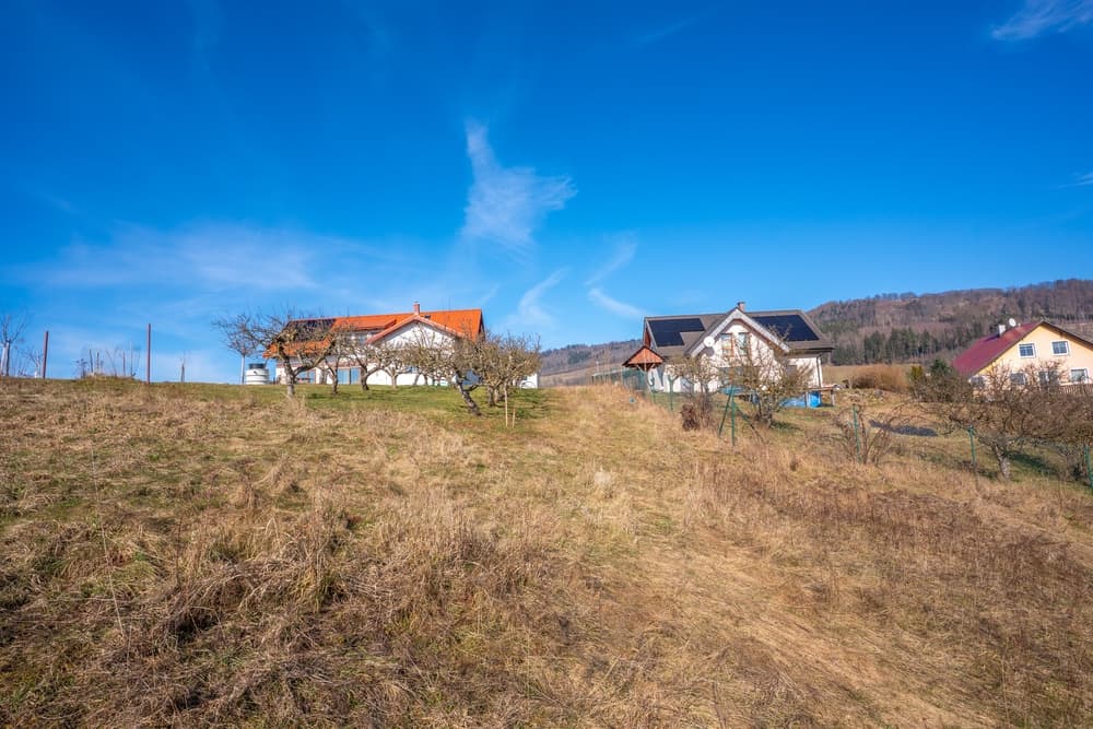 Stavební pozemek 5316 m² v obci Tatobity na úpatí nejvyšší hory Českého ráje Kozákova