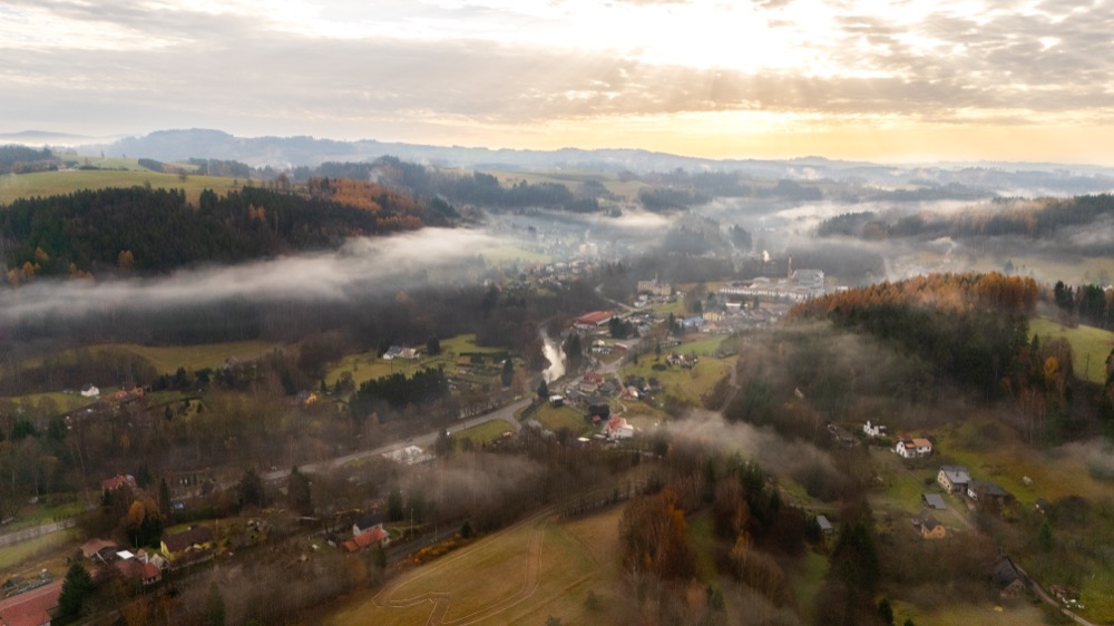 Slunný stavební pozemek 2542 m² na úpatí Jizerských hor