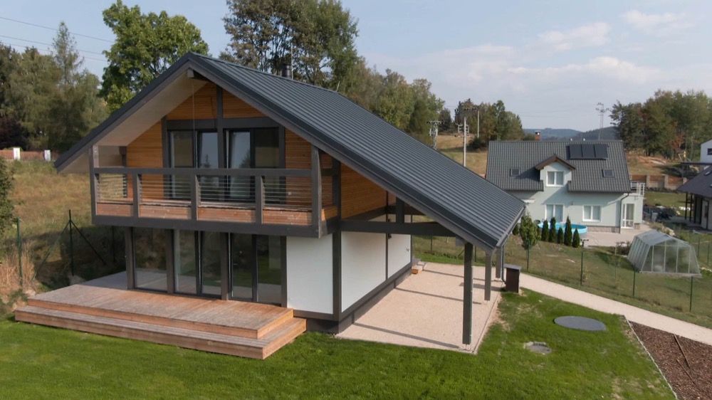 Slunný stavební pozemek 2542 m² na úpatí Jizerských hor