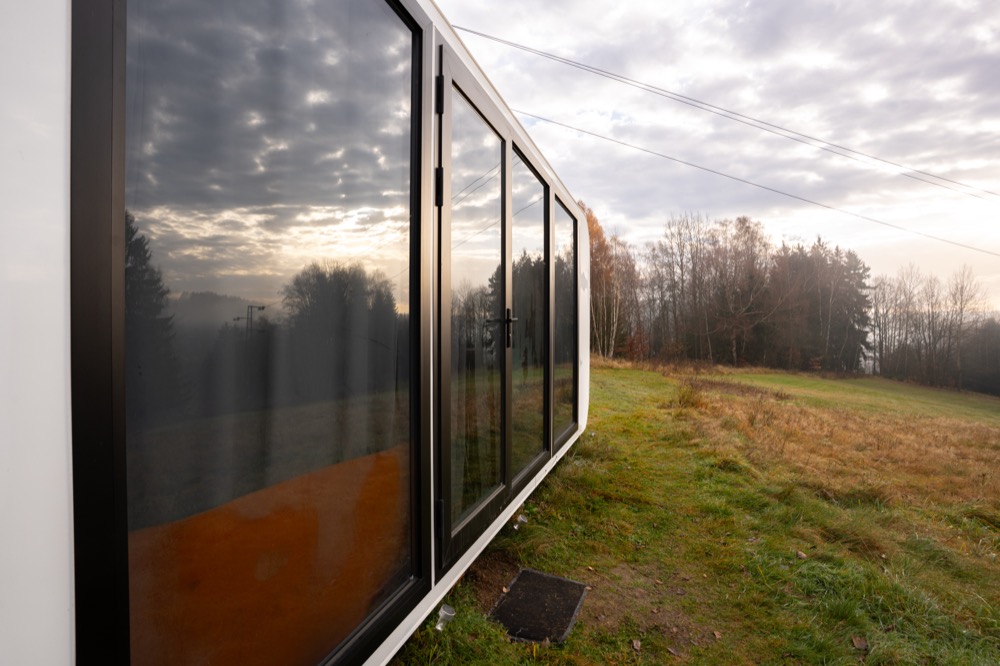 Slunný stavební pozemek 2542 m² na úpatí Jizerských hor