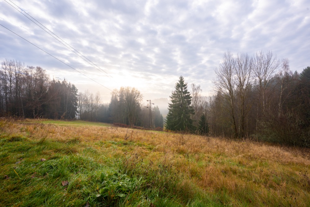 Slunný stavební pozemek 2542 m² na úpatí Jizerských hor