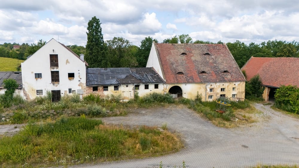 Velký statek a pozemky s bohatou historií v malebné osadě Andělka