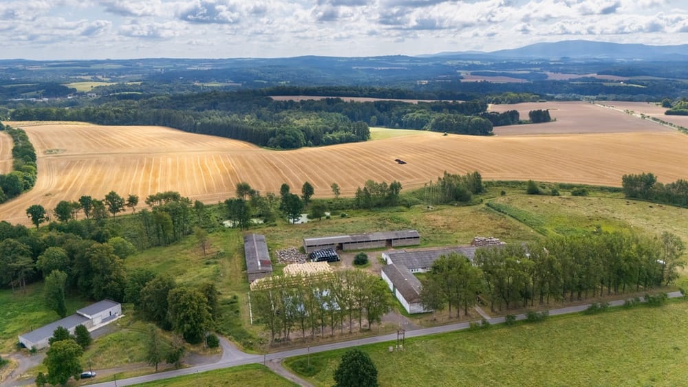 Velký statek a pozemky s bohatou historií v malebné osadě Andělka