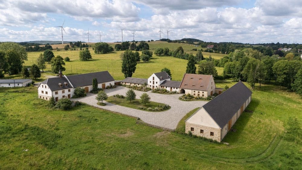 Velký statek a pozemky s bohatou historií v malebné osadě Andělka
