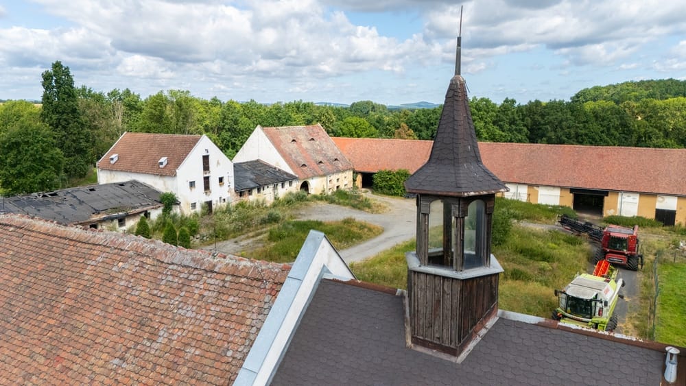 Velký statek a pozemky s bohatou historií v malebné osadě Andělka