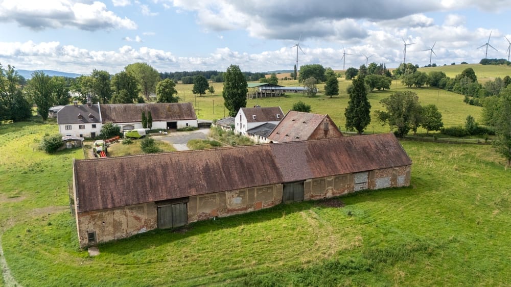 Velký statek a pozemky s bohatou historií v malebné osadě Andělka
